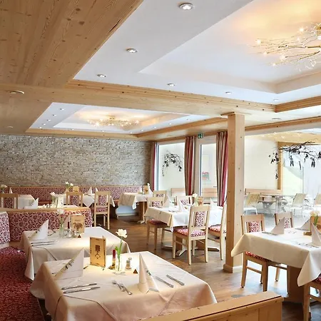 Hotel Hotel Schwarzwald-Resort Roessle 4*